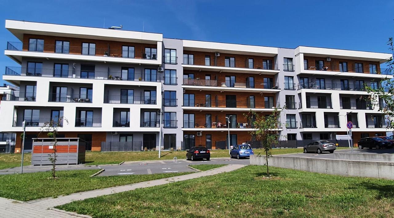 20 Apartment *